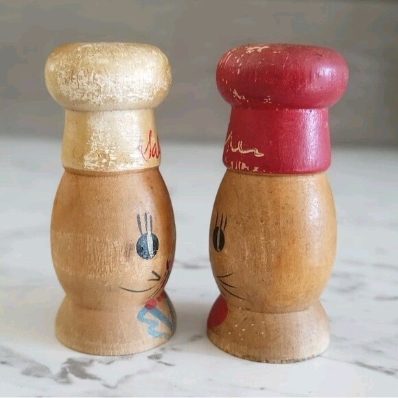 Vintage Wooden Salt & Pepper Shakers With Bunny Face & Chef Hats Shaker Set - Picture 5 of 7